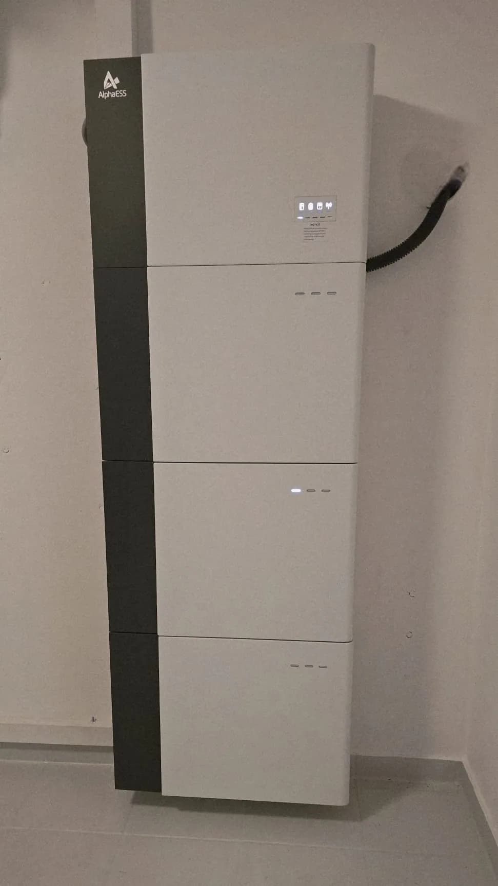 Modularer Stromspeicher in einem Hauswirtschaftsraum
